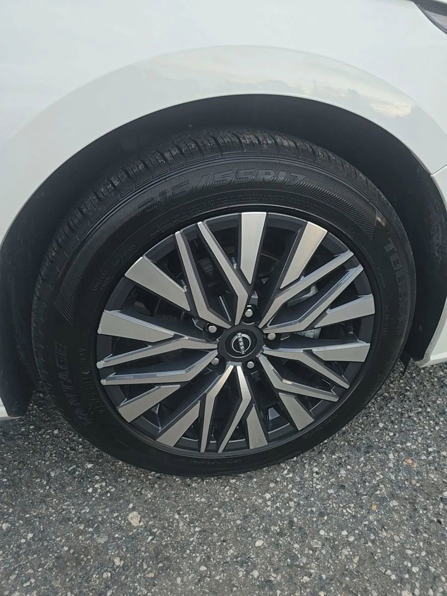 Used 2025 Nissan Altima 2.5 SV image 13