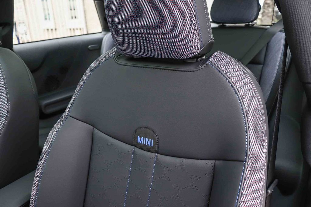 New 2026 MINI Cooper 2-Door Hardtop image 27