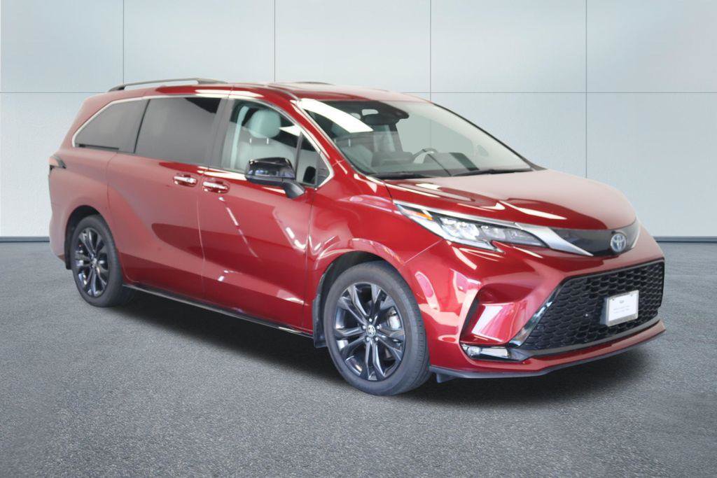 Used 2023 Toyota Sienna XSE w/ XSE Plus Package FWD image 10