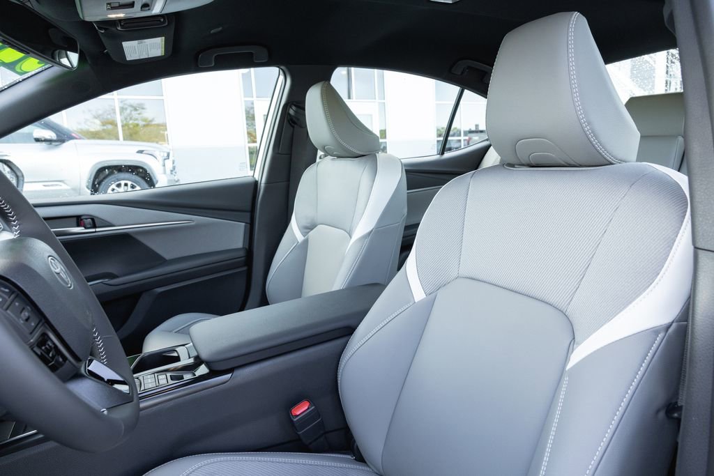 Used 2026 Toyota Camry SE w/ Convenience Package FWD image 11
