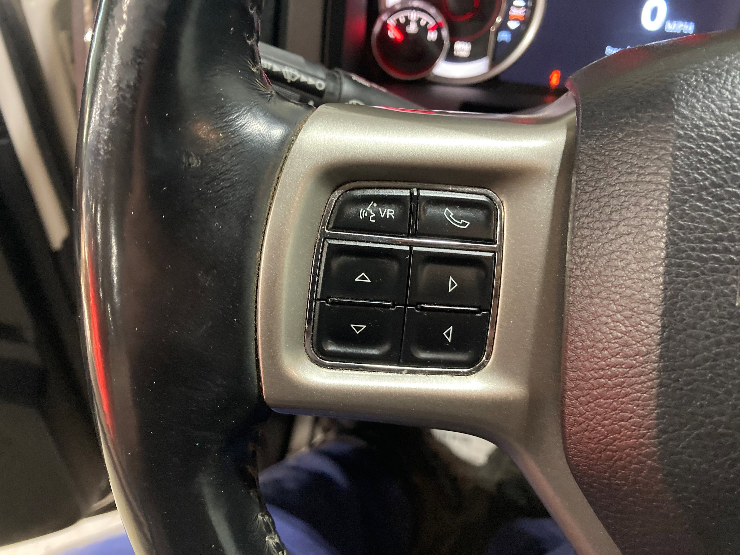 Used 2018 RAM 1500 Laramie w/ Convenience Group AWD/4WD image 28