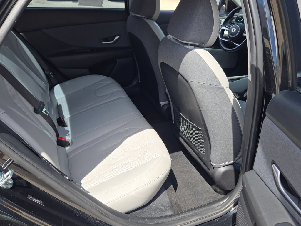 Used 2022 Hyundai Elantra Limited w/ Cargo Package FWD image 7