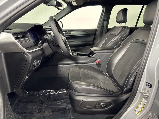 Used 2023 Jeep Grand Cherokee Altitude AWD/4WD image 15