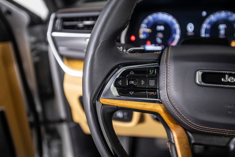 Used 2025 Jeep Grand Cherokee L Summit AWD/4WD image 29