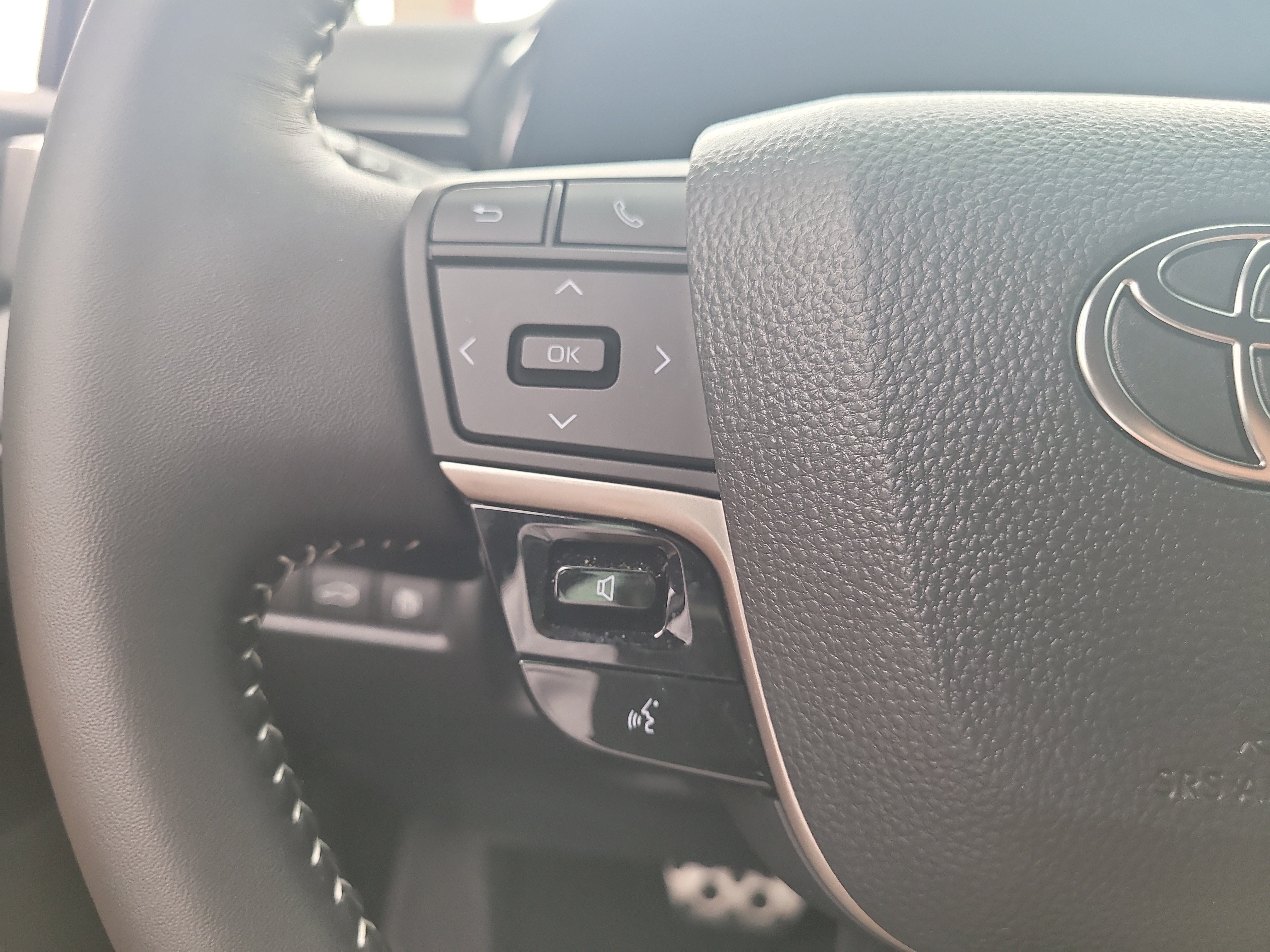 Certified 2026 Toyota Camry SE FWD image 28