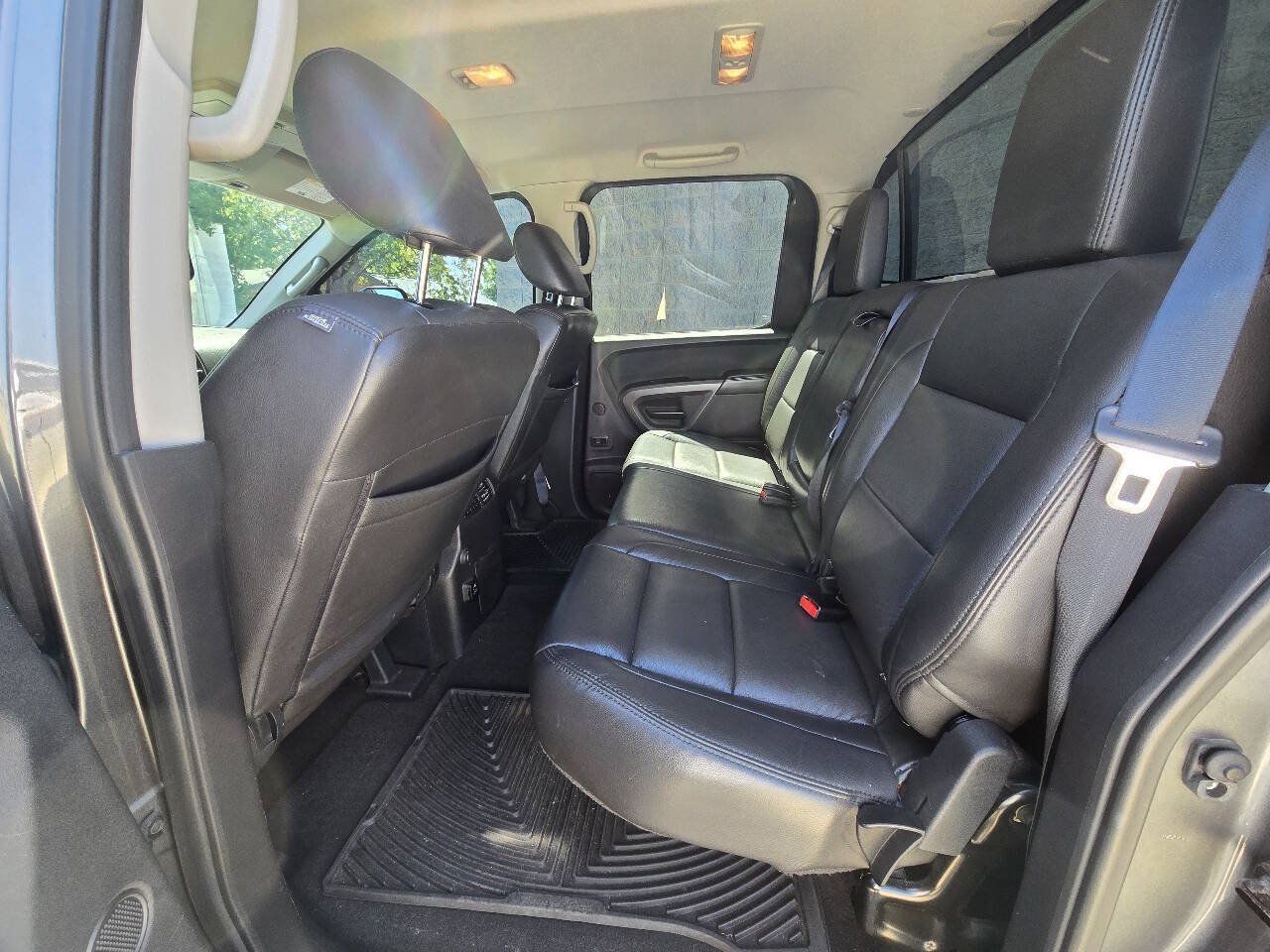 Used 2015 Nissan Titan SV w/ SV Value Truck Package AWD/4WD image 12