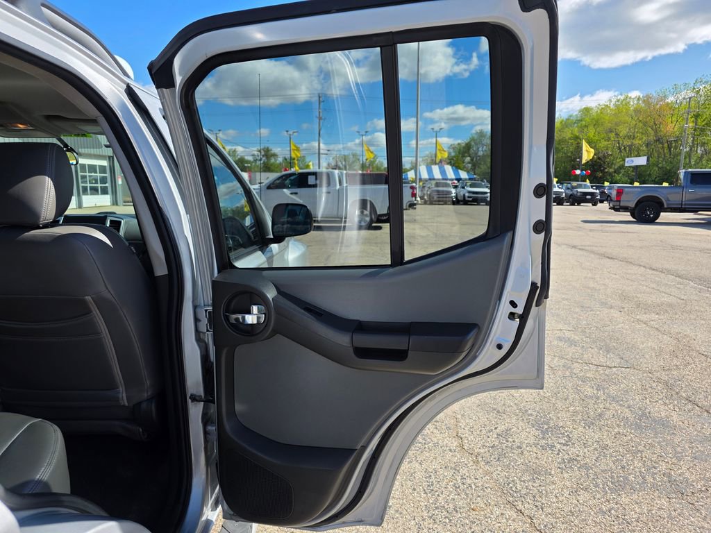 Used 2015 Nissan Xterra S AWD/4WD image 23