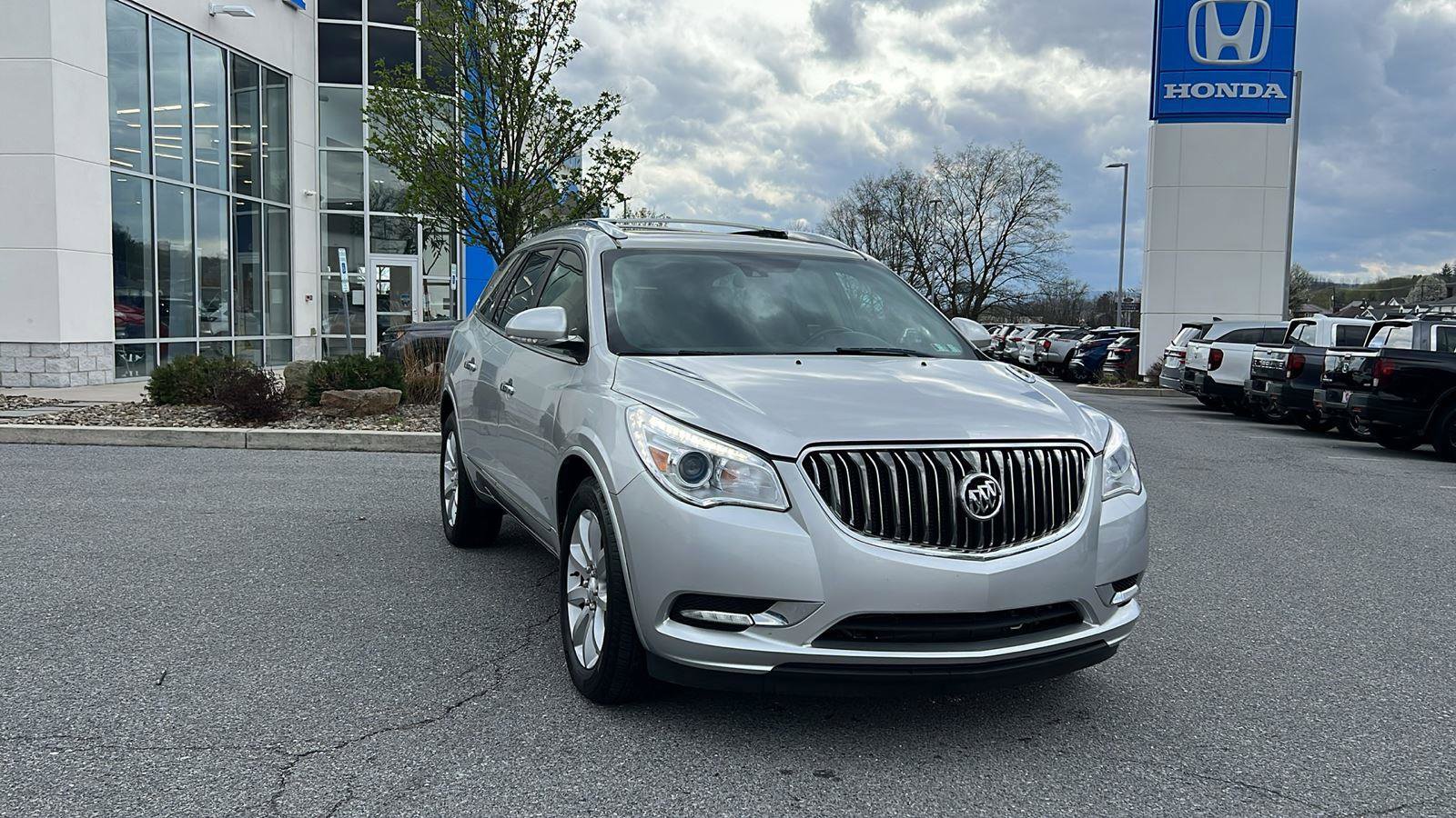 Used 2016 Buick Enclave Premium w/ Experience Buick Package image 1