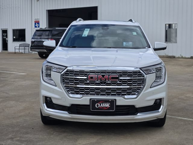 Used 2024 GMC Terrain Denali w/ Denali Premium Package AWD/4WD image 2