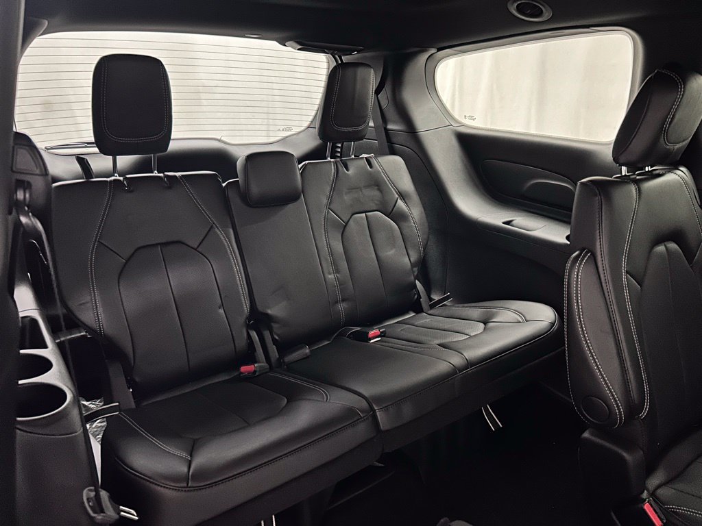 New 2026 Chrysler Pacifica Select AWD/4WD image 16