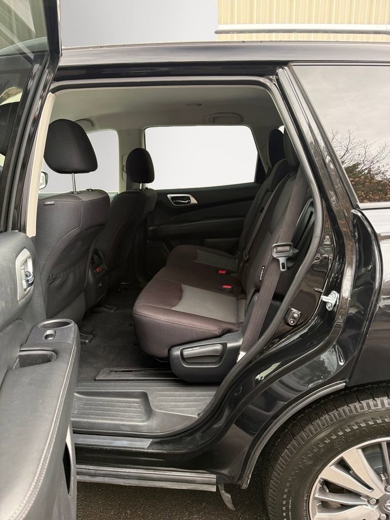 Used 2020 Nissan Pathfinder S image 11