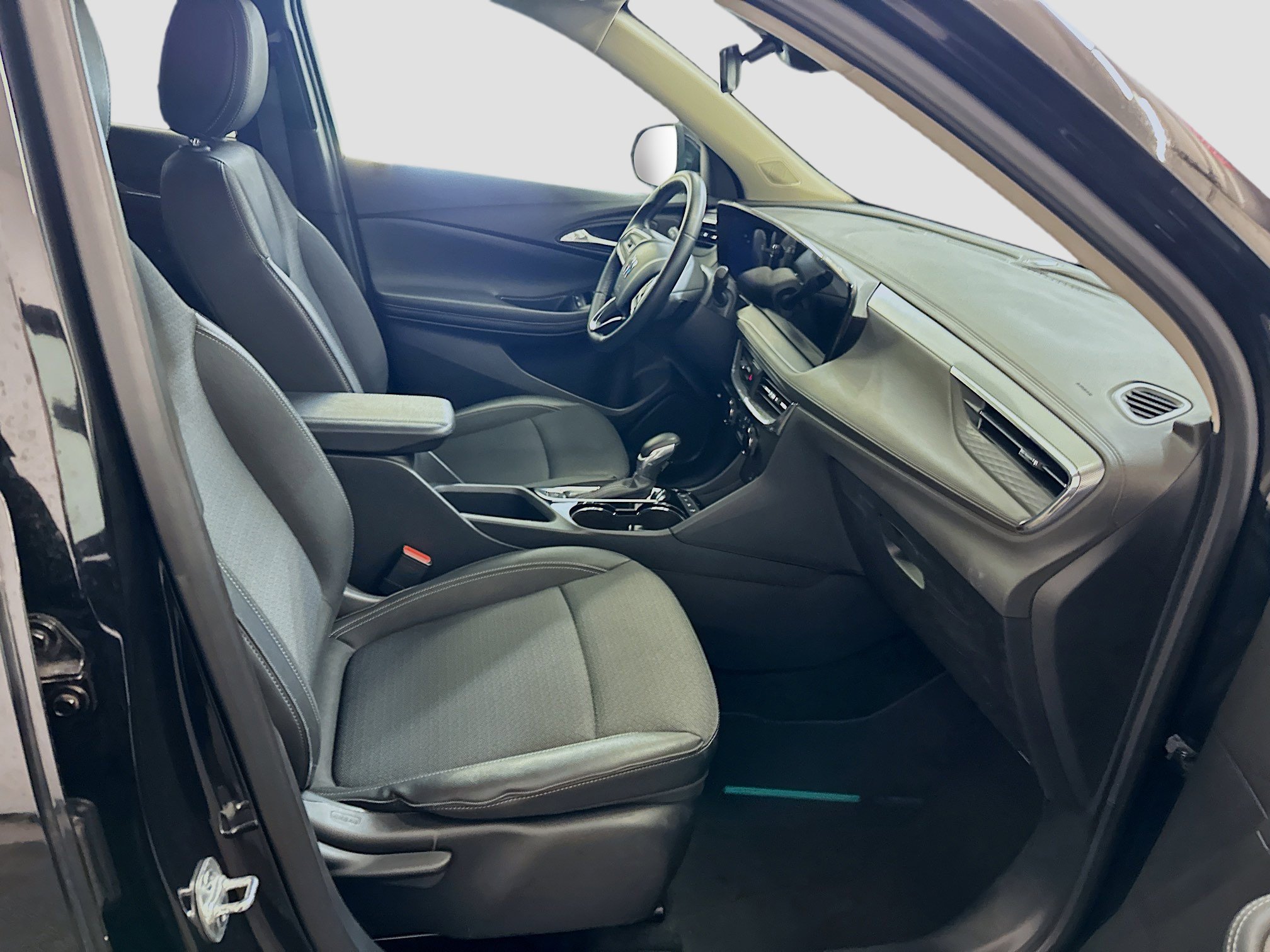 Used 2025 Buick Encore GX Preferred image 31