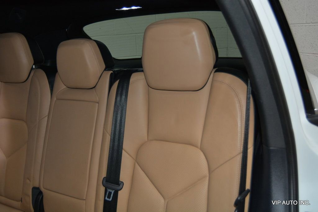 Used 2016 Porsche Cayenne image 21