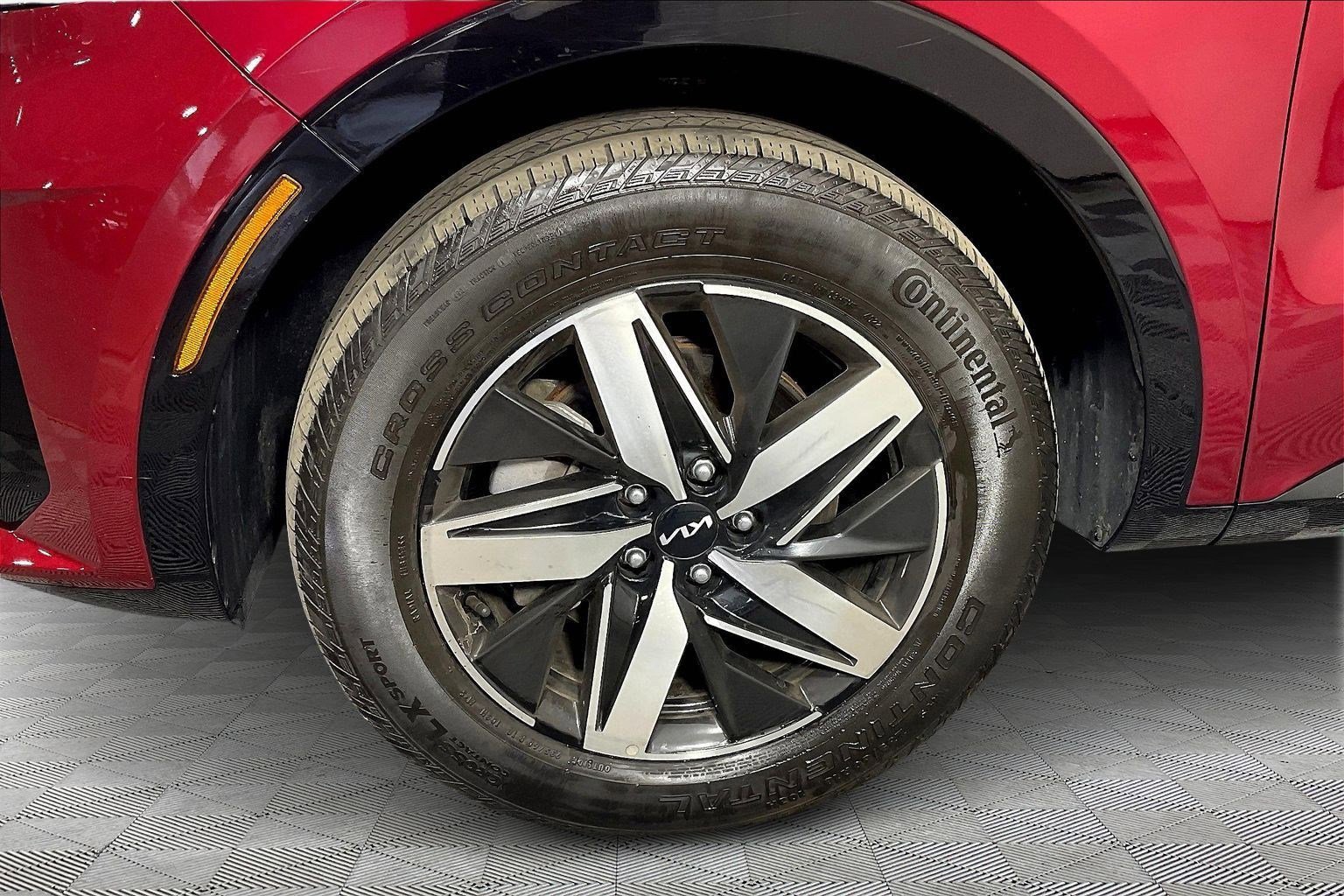 Certified 2023 Kia Sorento EX w/ Panoramic Sunroof Package image 35