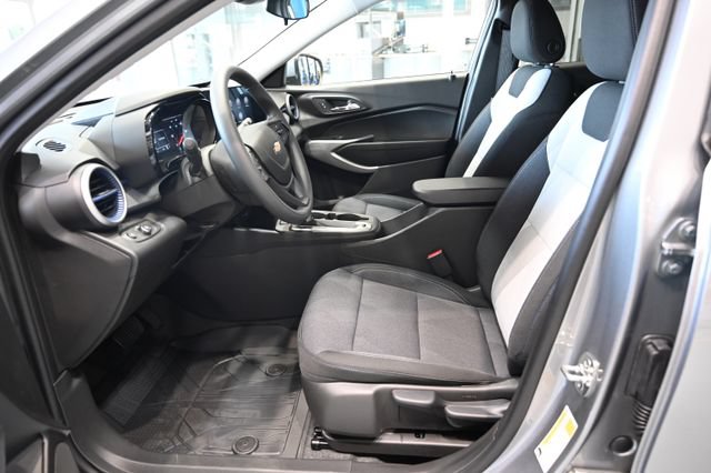 New 2026 Chevrolet Trax LS w/ LS Convenience Package FWD image 9