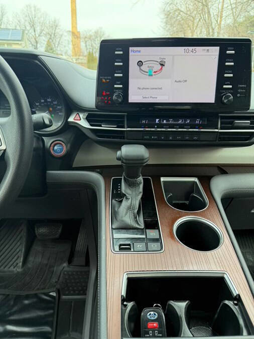 Used 2021 Toyota Sienna LE image 32