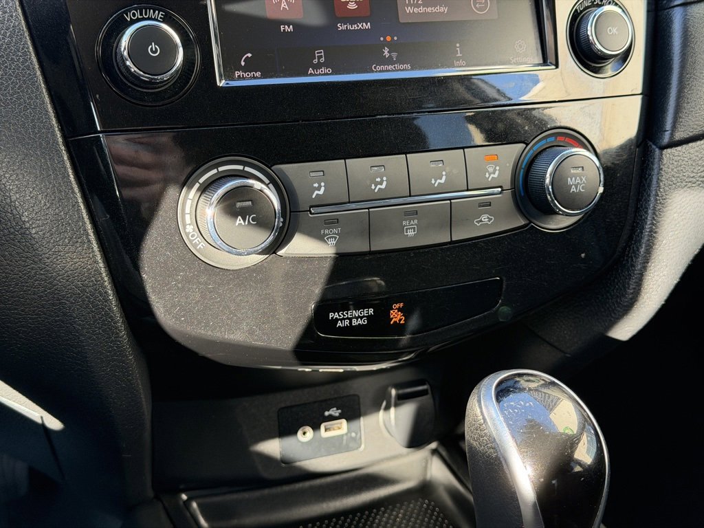 Used 2020 Nissan Rogue SV image 15