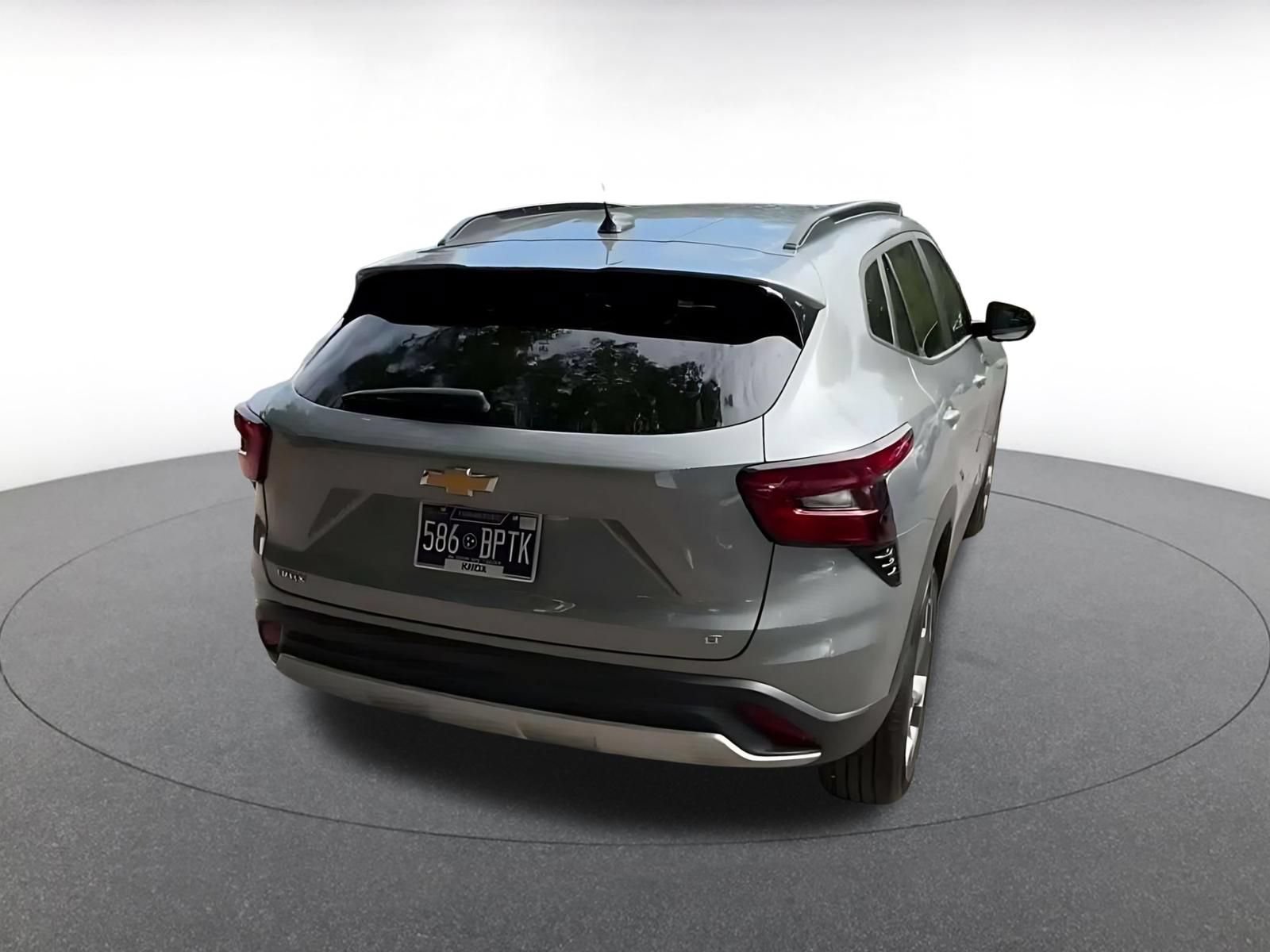 Used 2025 Chevrolet Trax LT w/ LT Convenience Package FWD image 14