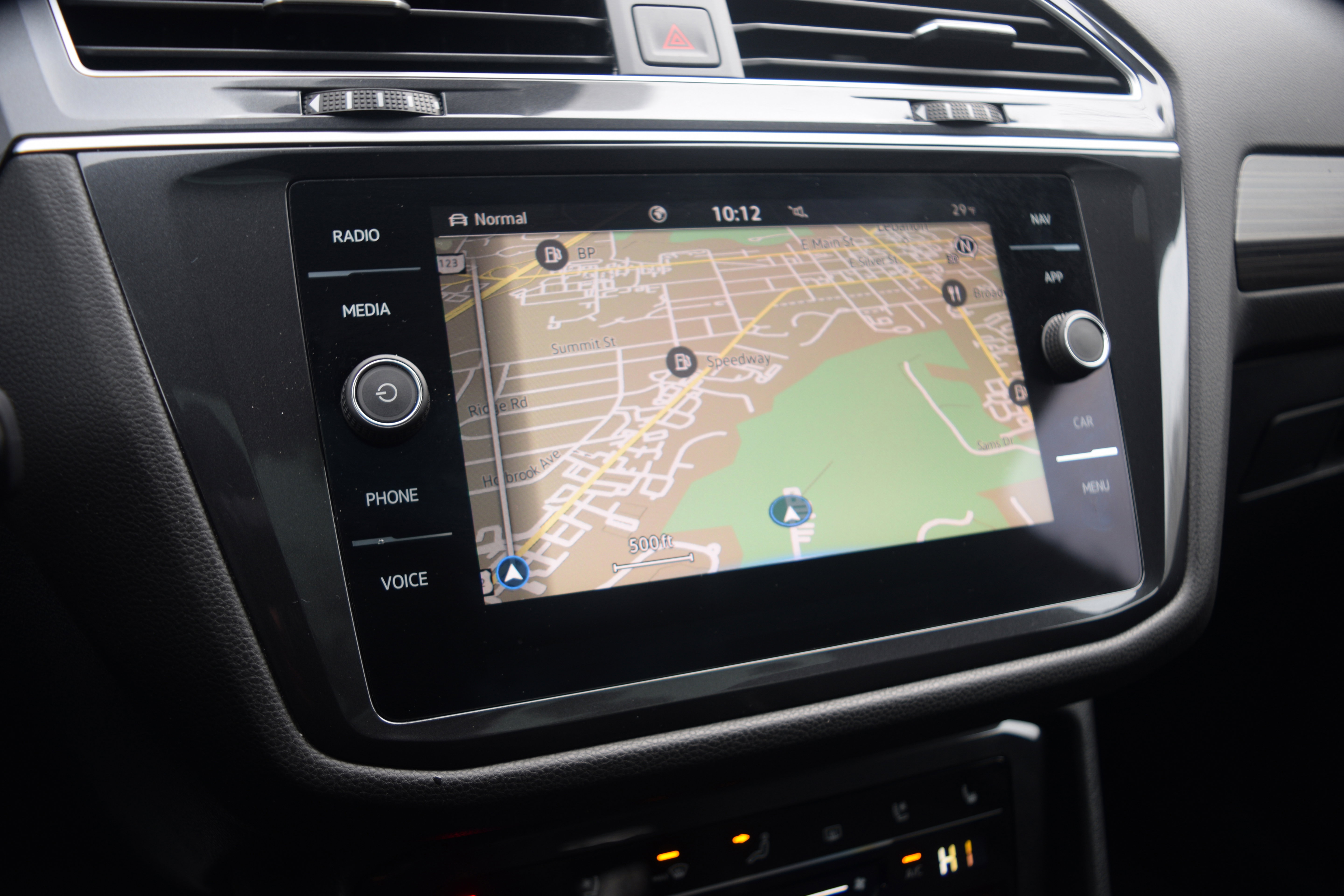 Used 2024 Volkswagen Tiguan SEL R-Line image 9