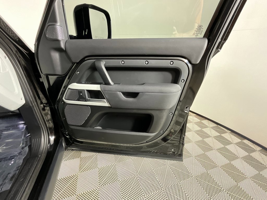 Used 2021 Land Rover Defender 110 SE image 22