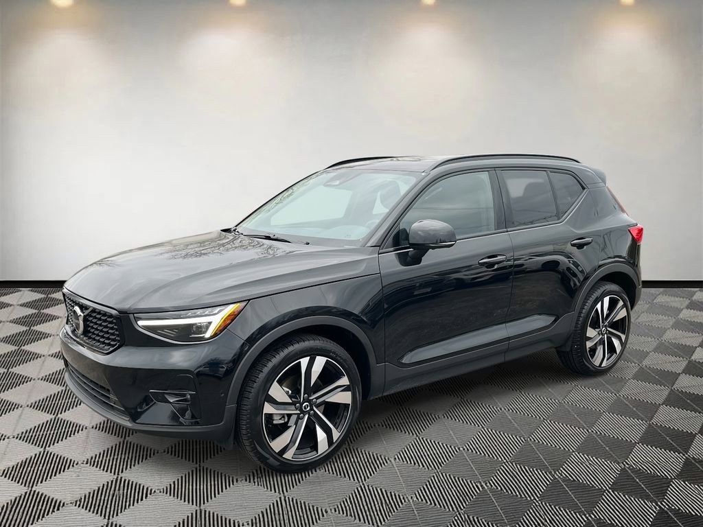 Used 2025 Volvo XC40 B5 Plus w/ Protection Package Premier image 7