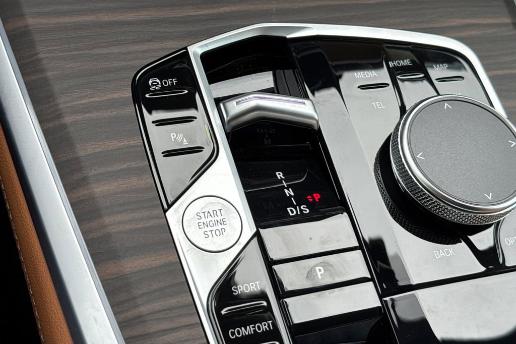 New 2026 BMW X5 xDrive40i w/ M Sport Package image 25