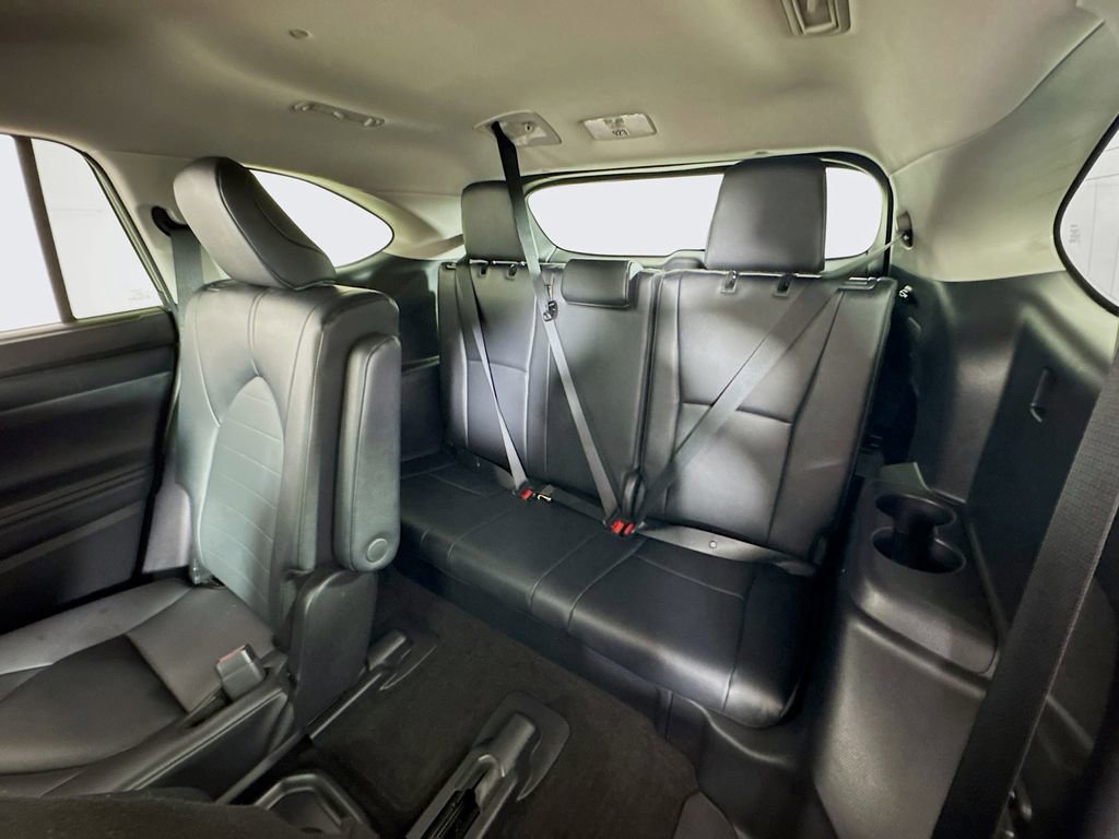 Certified 2025 Toyota Highlander XLE image 24
