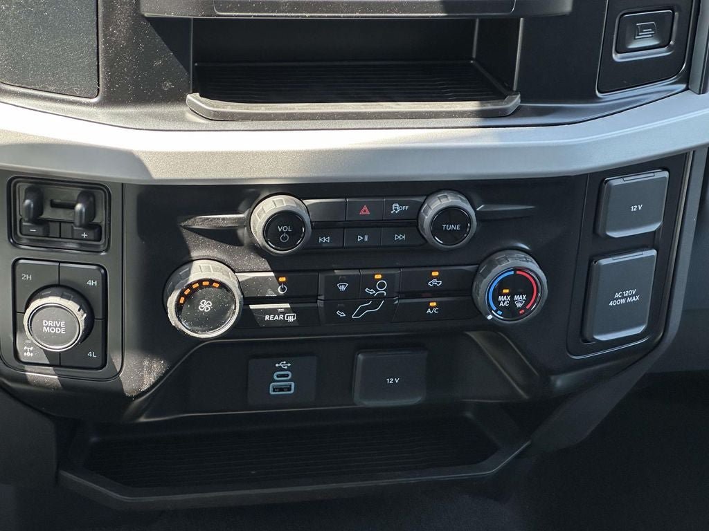 New 2026 Ford F250 XLT w/ FX4 Off-Road Package AWD/4WD image 15