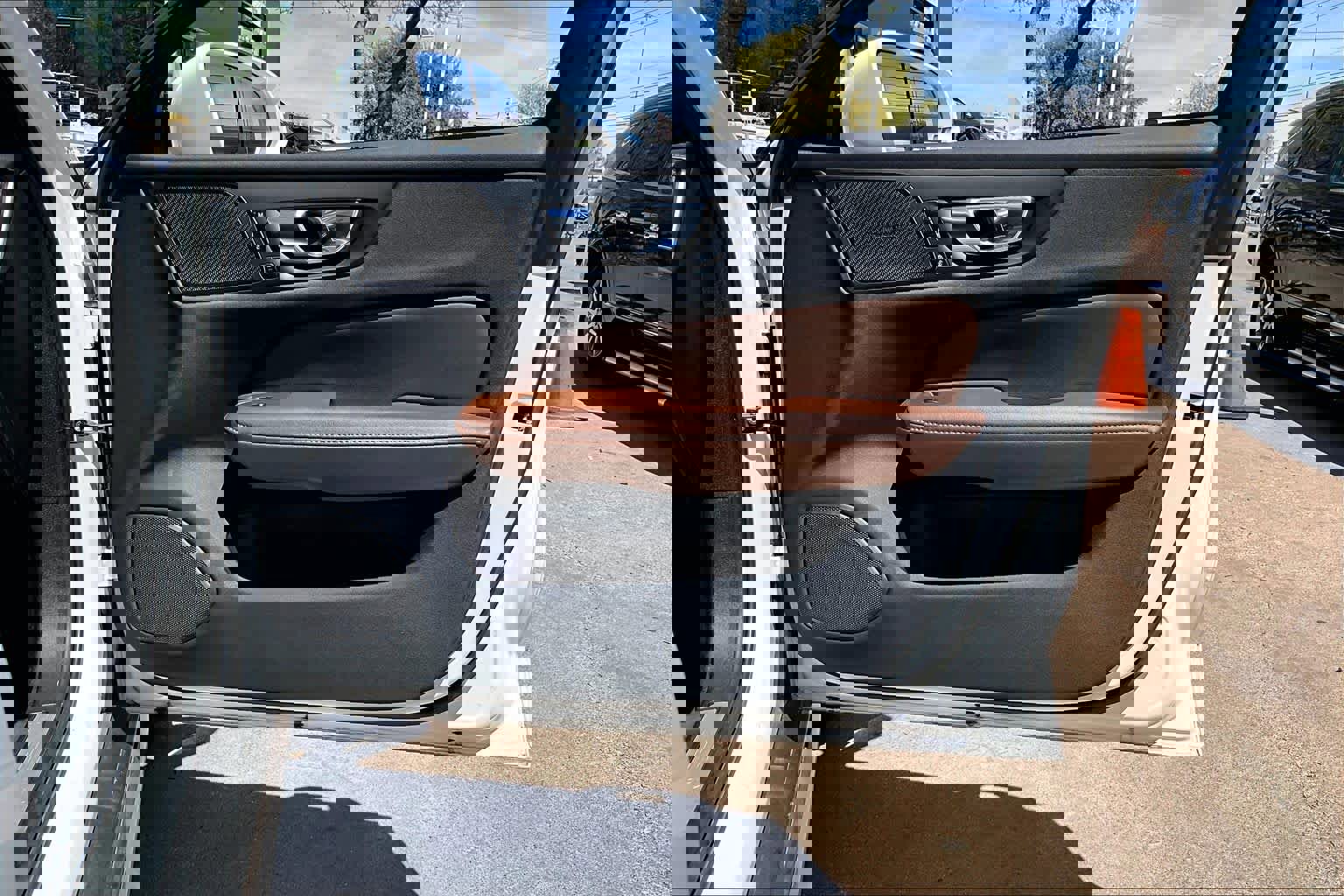 Used 2023 Volvo V60 B5 Cross Country Ultimate w/ Climate Package image 23