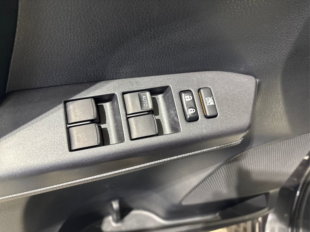 Used 2018 Toyota RAV4 LE image 30