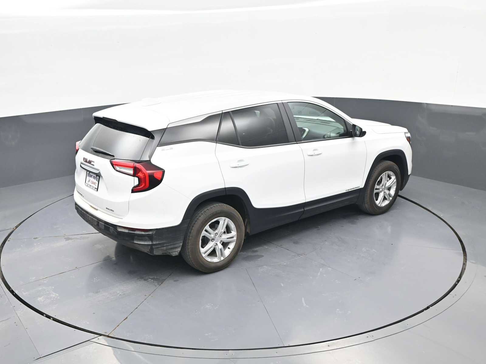 Used 2024 GMC Terrain SLE AWD/4WD image 33