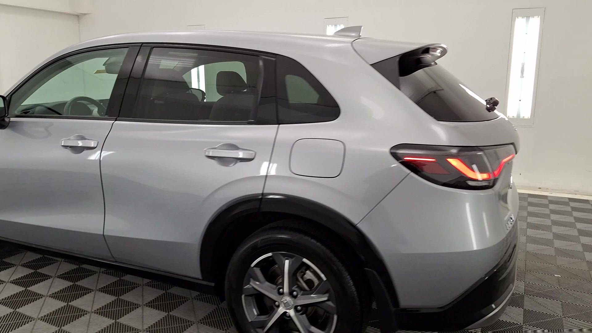 Used 2024 Honda HR-V EX-L image 2