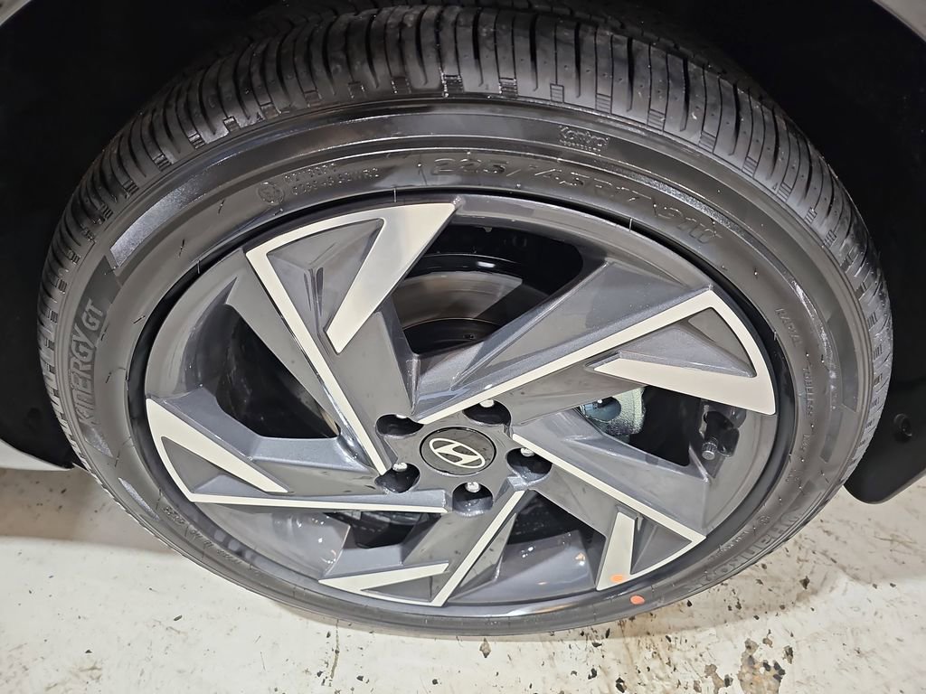 New 2026 Hyundai Elantra Limited image 33