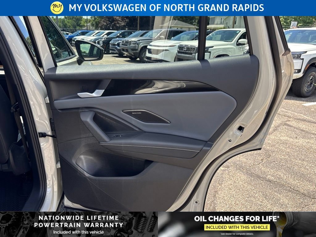 New 2026 Volkswagen Tiguan SEL R-Line AWD/4WD image 10
