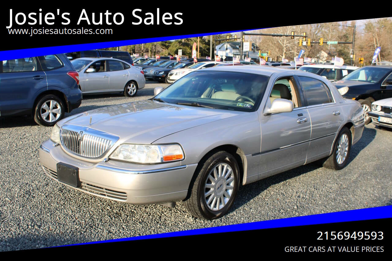 Used 2005 Lincoln Town Car Signature