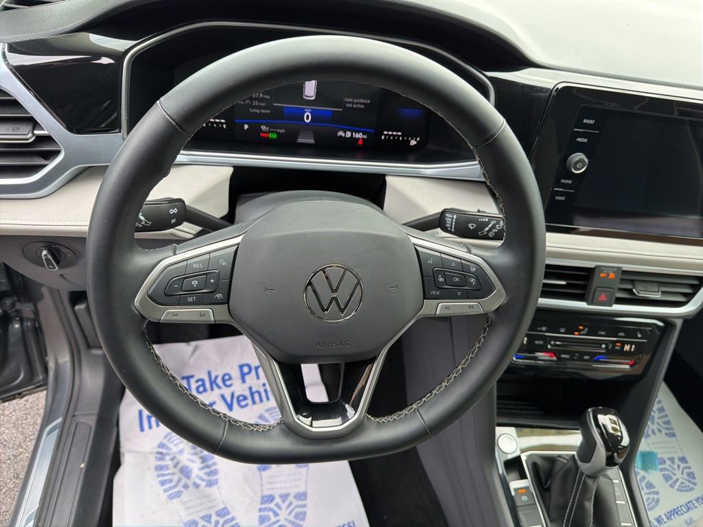 Used 2025 Volkswagen Taos SE AWD/4WD image 17