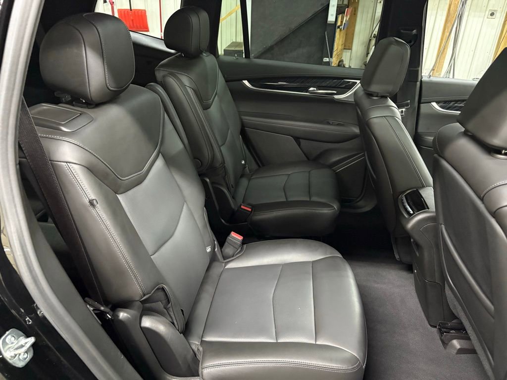 Used 2025 Cadillac XT6 Premium Luxury image 17
