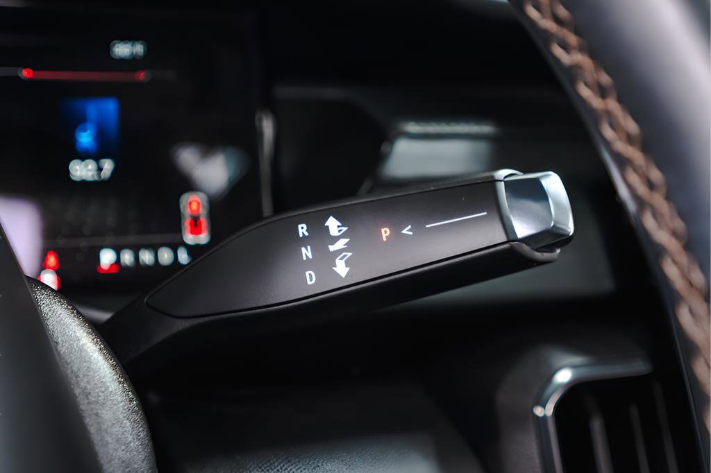 Used 2025 GMC Acadia AT4 w/ Luxury Package image 22