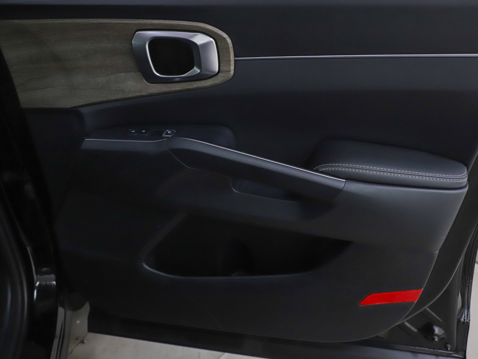 Used 2023 Kia Sorento S w/ Panoramic Sunroof Package image 9