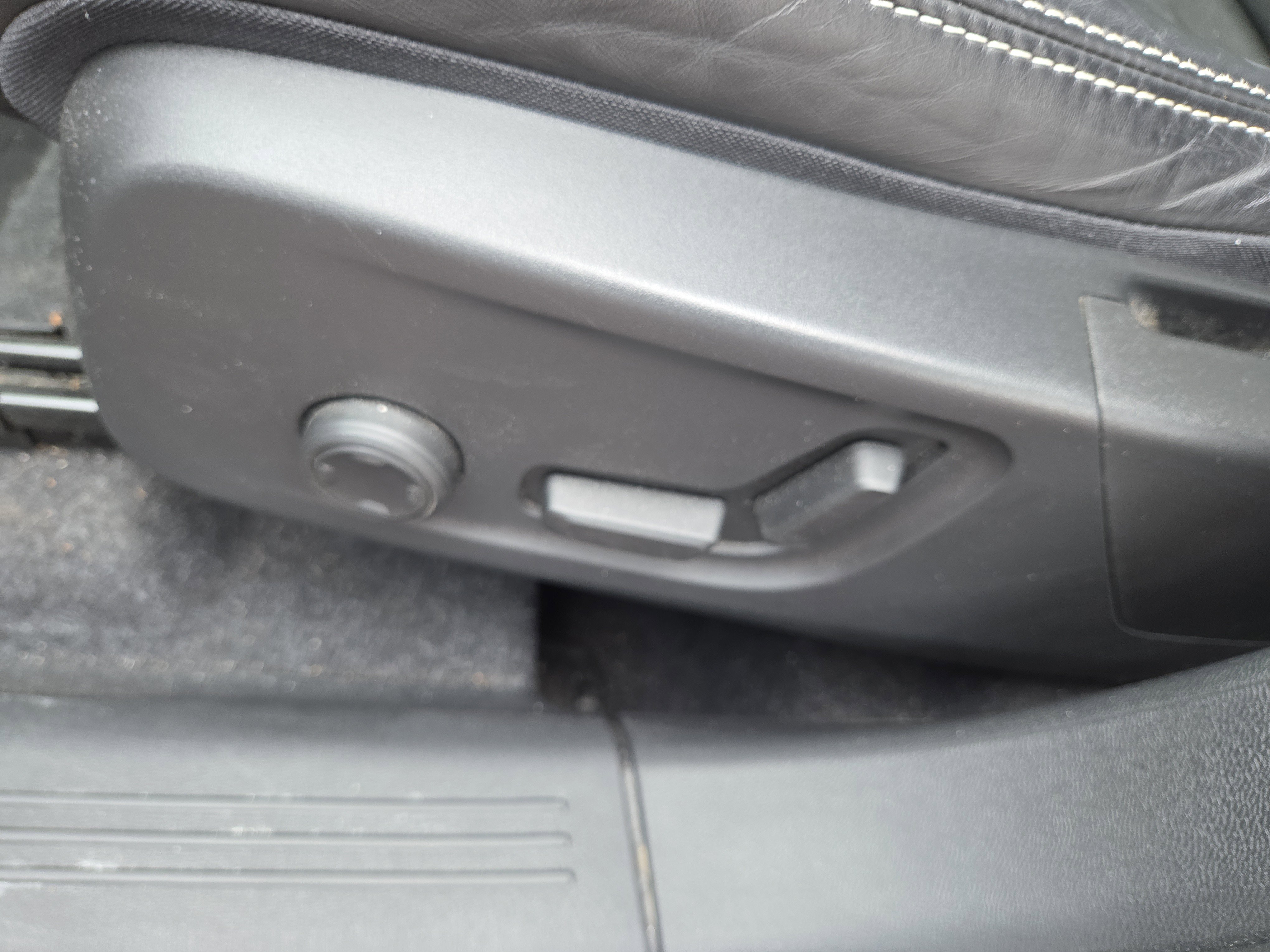 Used 2021 Volvo XC40 T5 R-Design w/ Climate Package image 33