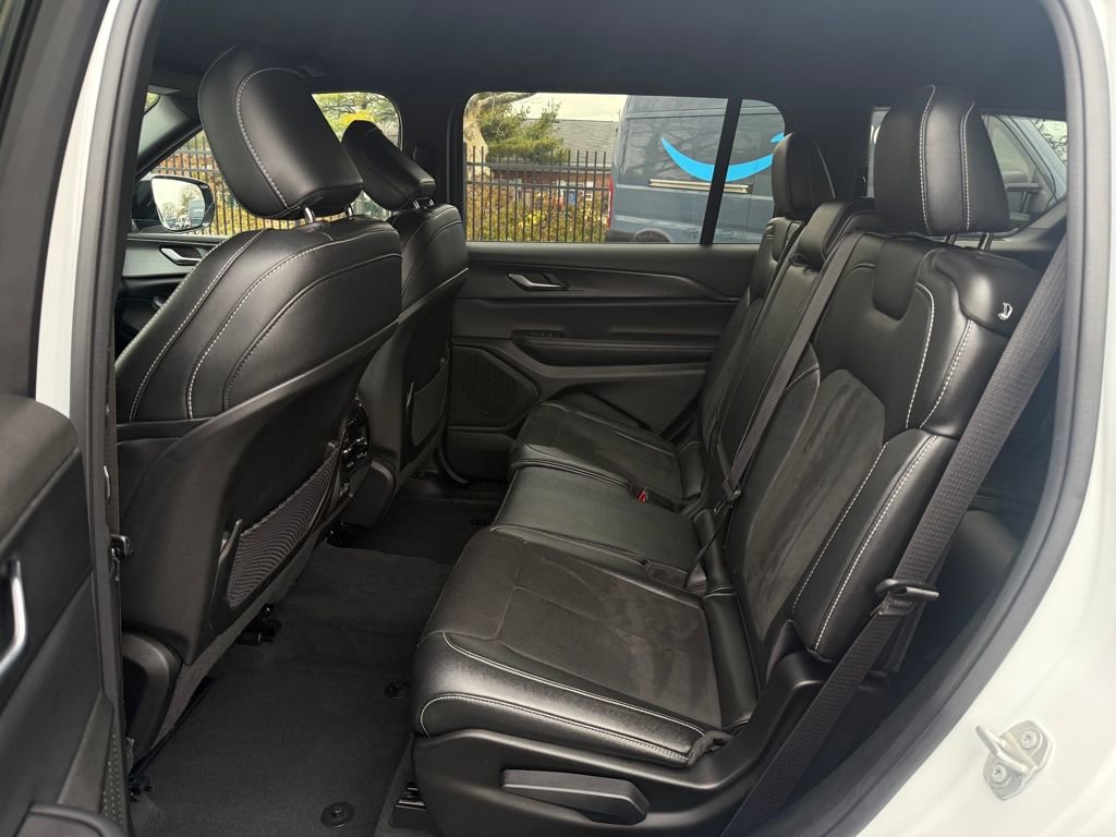 Used 2024 Jeep Grand Cherokee L Laredo image 14