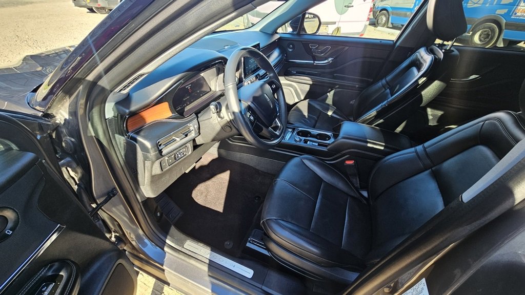 Used 2021 Lincoln Corsair Reserve w/ Elements Package image 16