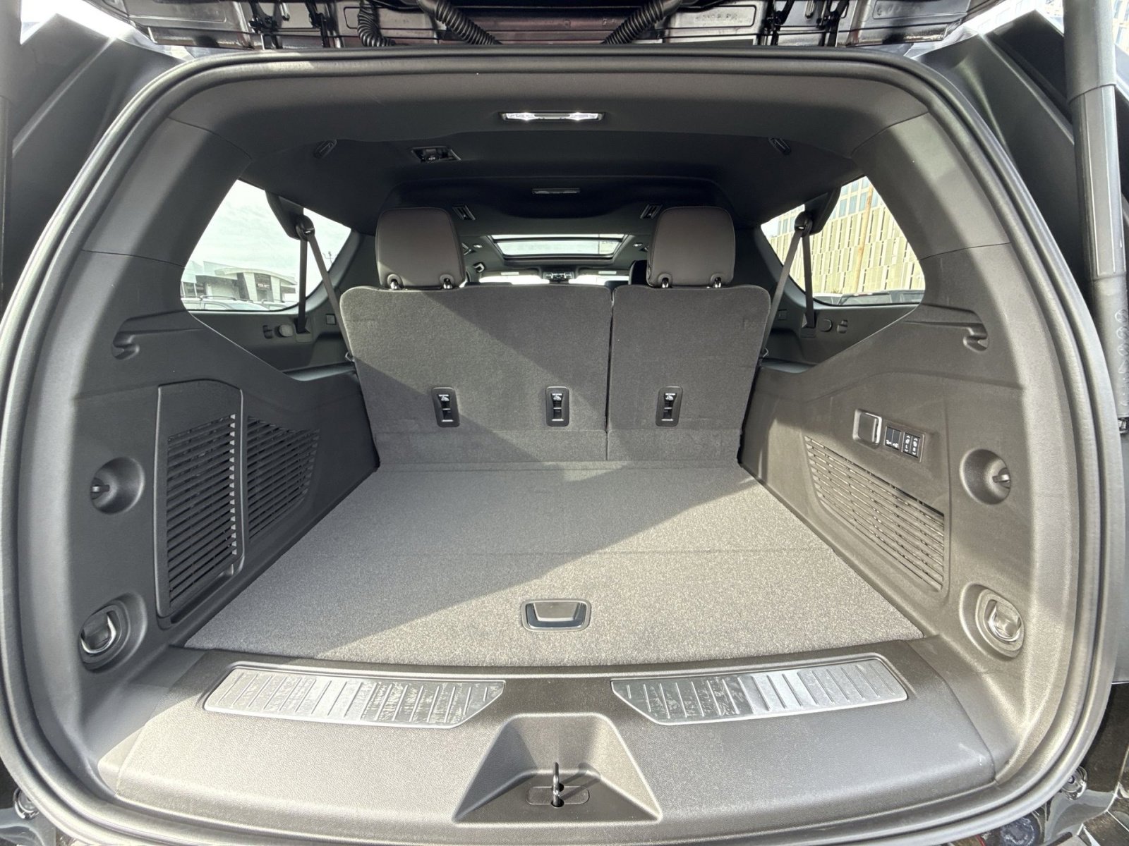 New 2026 Chevrolet Suburban Premier image 27