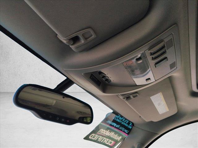 Used 2013 Chevrolet Suburban LTZ RWD image 23