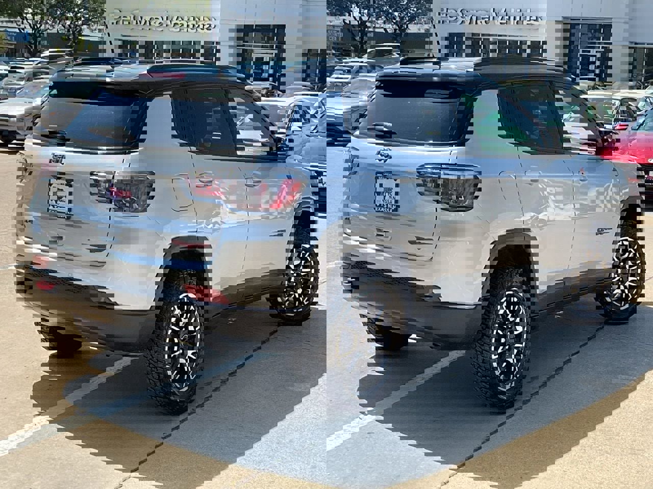 Used 2025 Jeep Compass Trailhawk image 5