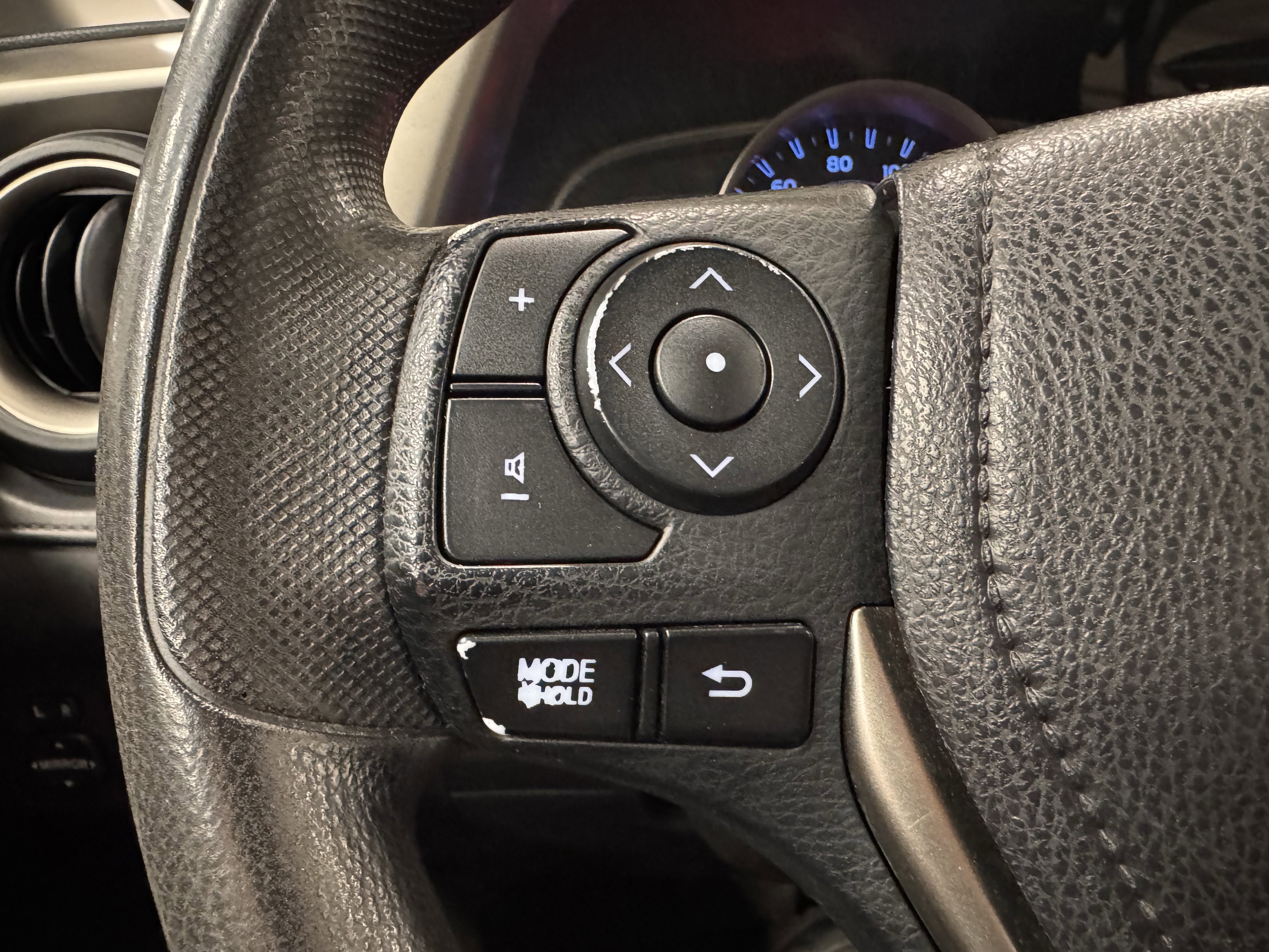 Used 2015 Toyota RAV4 LE image 12