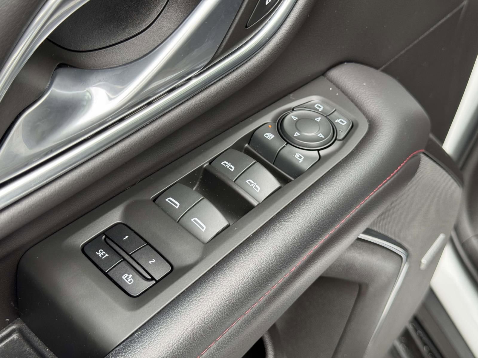 Used 2022 Chevrolet Suburban RST w/ Luxury Package image 16