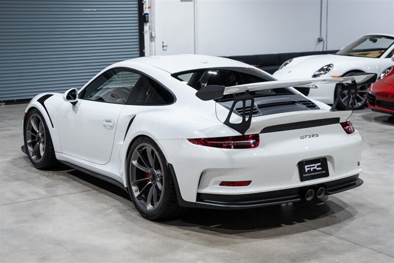Used 2016 Porsche 911 GT3 RS RWD image 4