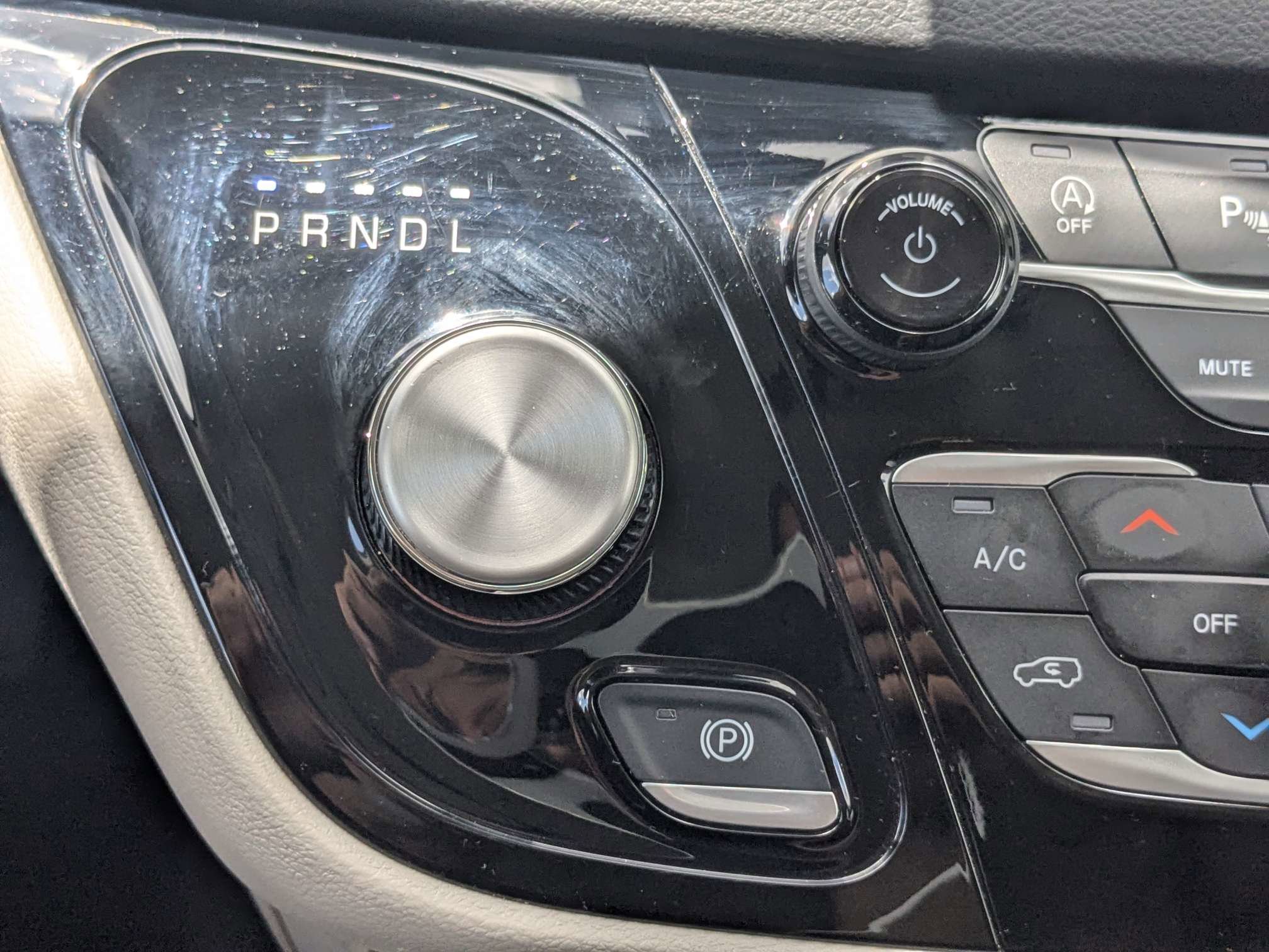 Used 2024 Chrysler Pacifica Touring-L FWD image 28