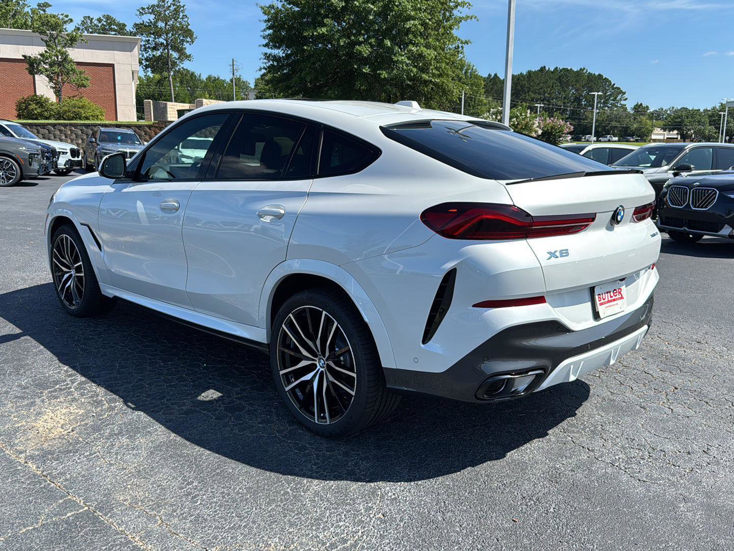New 2026 BMW X6 xDrive40i w/ Executive Package image 3